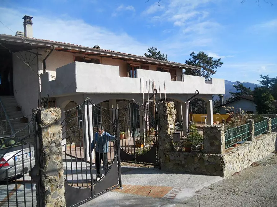 Immagine 35 di Villa in vendita  a Fosdinovo