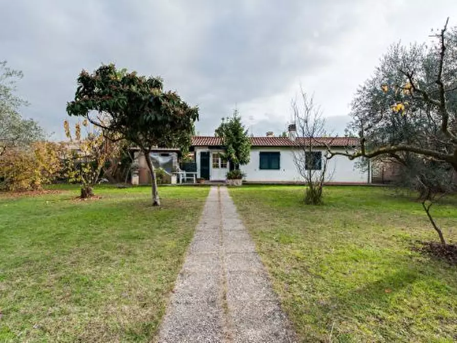 Immagine 29 di Villa in vendita  a Carrara