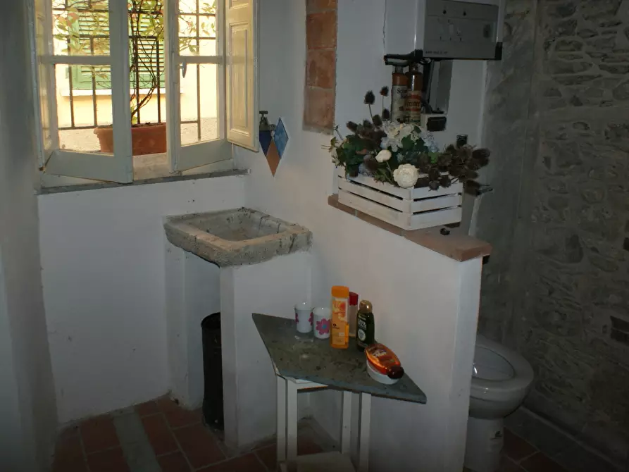 Immagine 45 di Casa indipendente in vendita  a Ortonovo