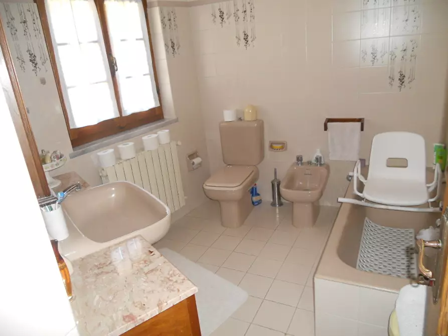 Immagine 21 di Terratetto in vendita  a Castelnuovo Magra