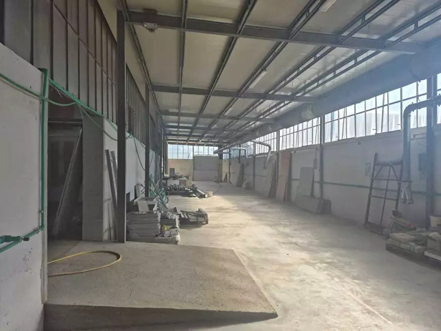 Immagine 5 di Capannone industriale in vendita  a Ortonovo