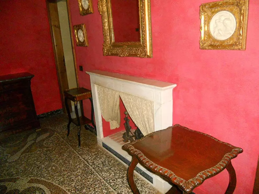 Immagine 90 di Villa in vendita  a Castelnuovo Magra