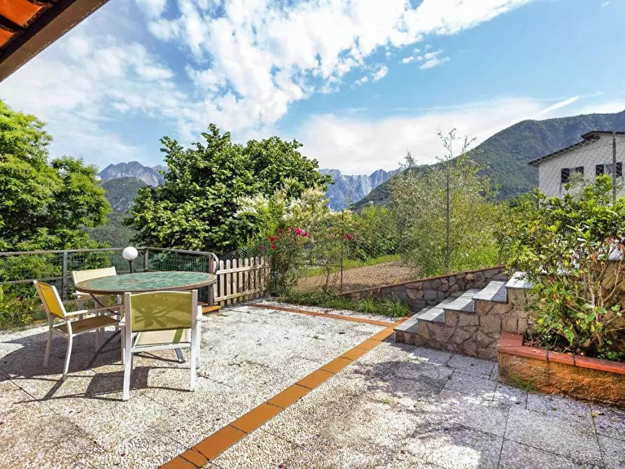 Immagine 1 di Villa in vendita  a Massa