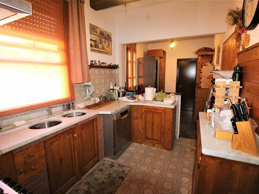 Immagine 2 di Villa in vendita  a Carrara