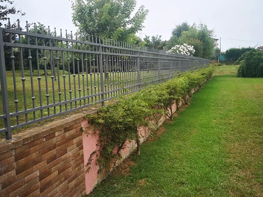 Immagine 32 di Villa in vendita  a Castelnuovo Magra