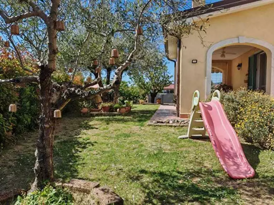 Immagine 13 di Terratetto in vendita  a Castelnuovo Magra