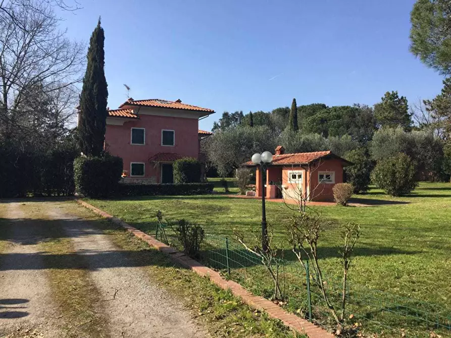 Immagine 1 di Villa in vendita  a Castelnuovo Magra
