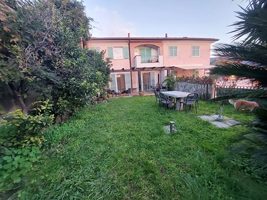 Immagine 24 di Casa semindipendente in vendita  a Carrara