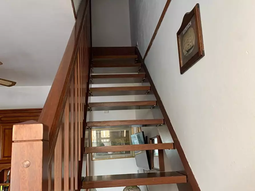 Immagine 13 di Casa semindipendente in vendita  a Ortonovo