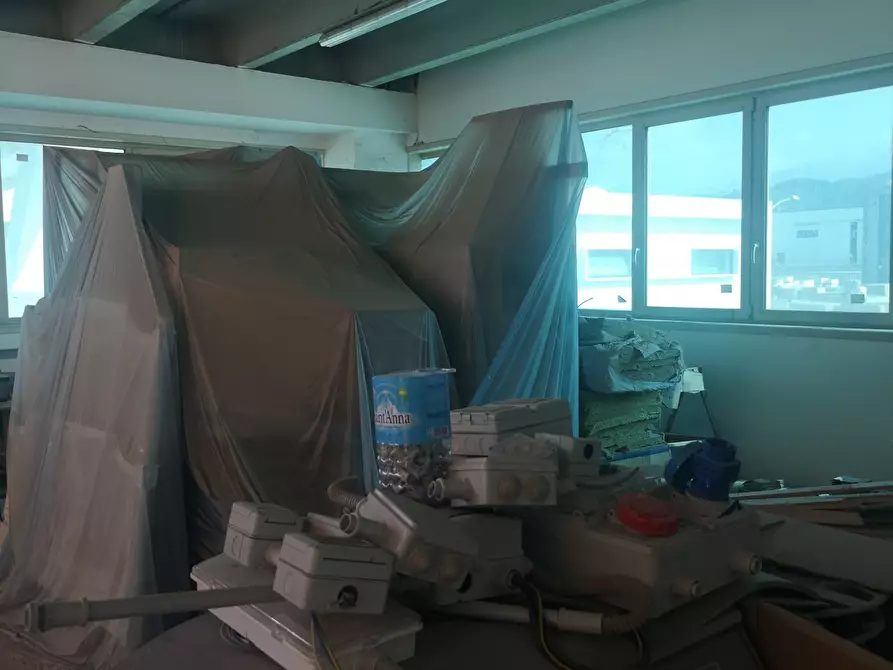 Immagine 12 di Capannone industriale in vendita  a Massa