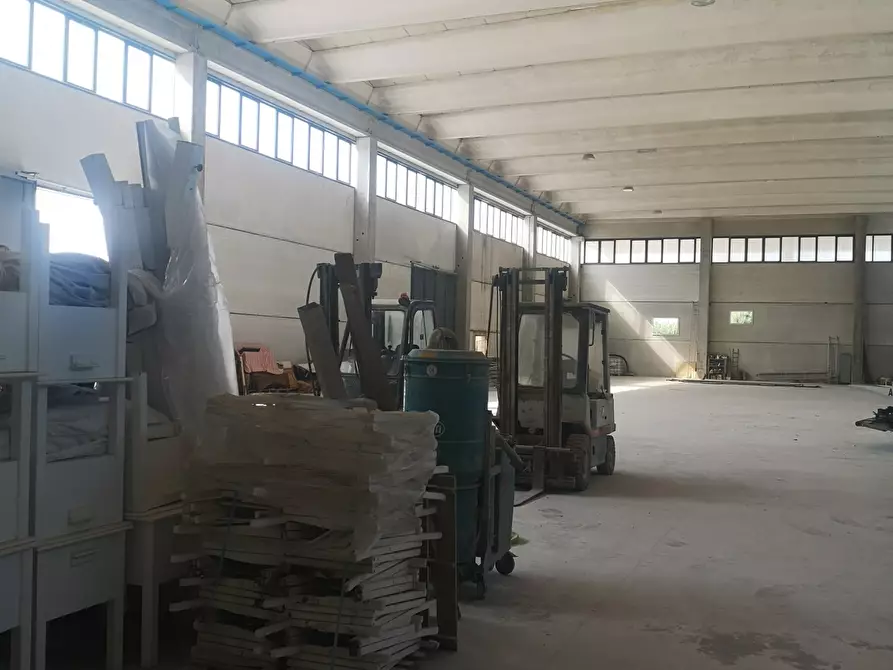 Immagine 22 di Capannone industriale in vendita  a Massa