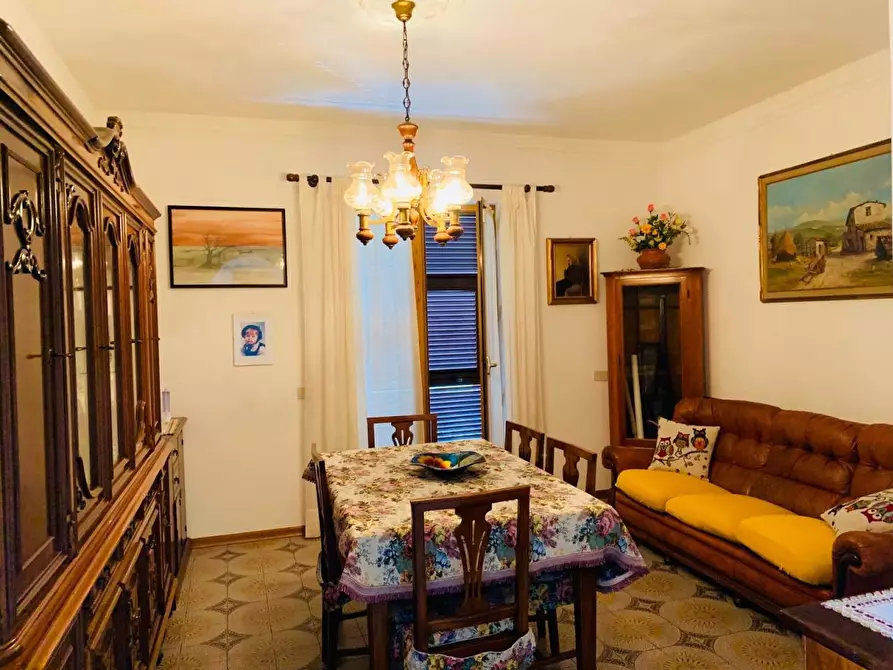 Immagine 11 di Villa in vendita  a Castelnuovo Magra