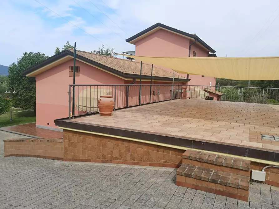 Immagine 1 di Villa in vendita  a Castelnuovo Magra