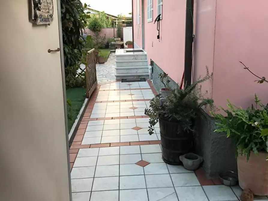 Immagine 45 di Terratetto in vendita  a Carrara