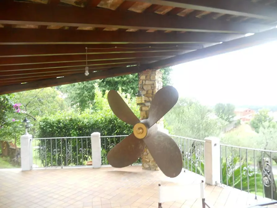 Immagine 26 di Villa in vendita  a Castelnuovo Magra