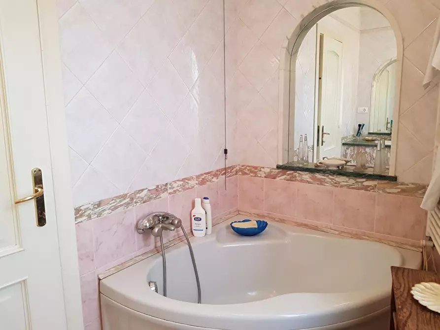 Immagine 37 di Casa indipendente in vendita  a Carrara