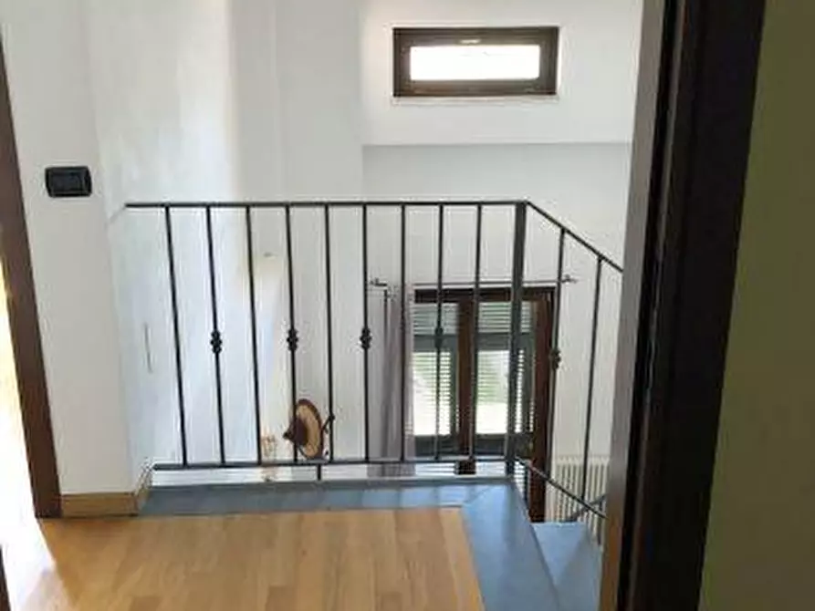 Immagine 14 di Villa in vendita  a Castelnuovo Magra