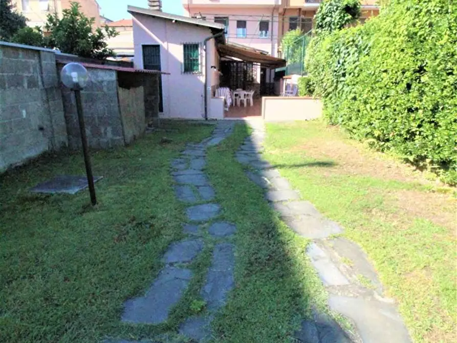 Immagine 5 di Villa in vendita  a Carrara