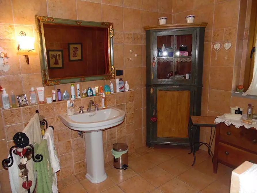 Immagine 13 di Villa in vendita  a Aulla