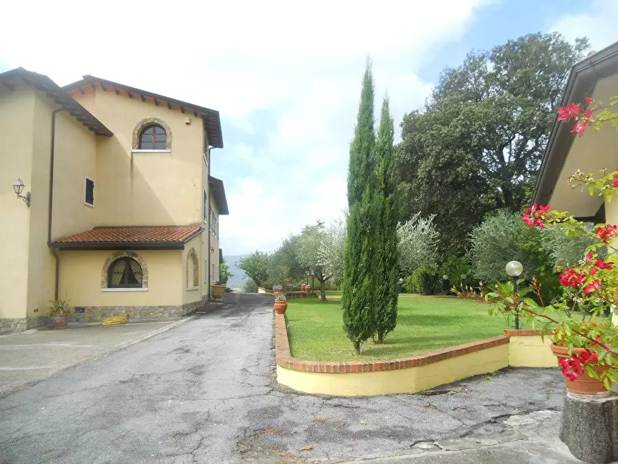 Immagine 50 di Villa in vendita  a Castelnuovo Magra