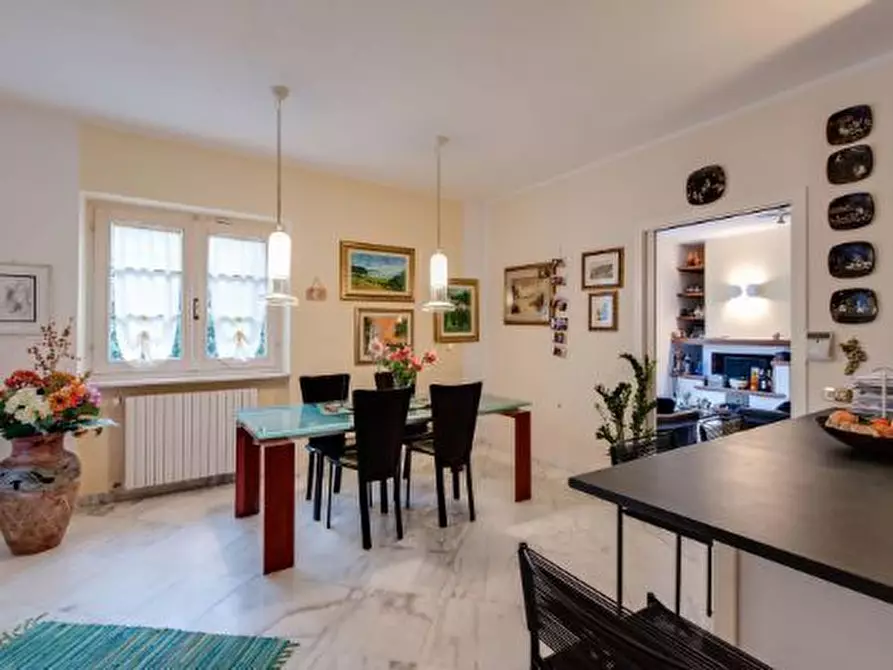 Immagine 24 di Villa in vendita  a Carrara
