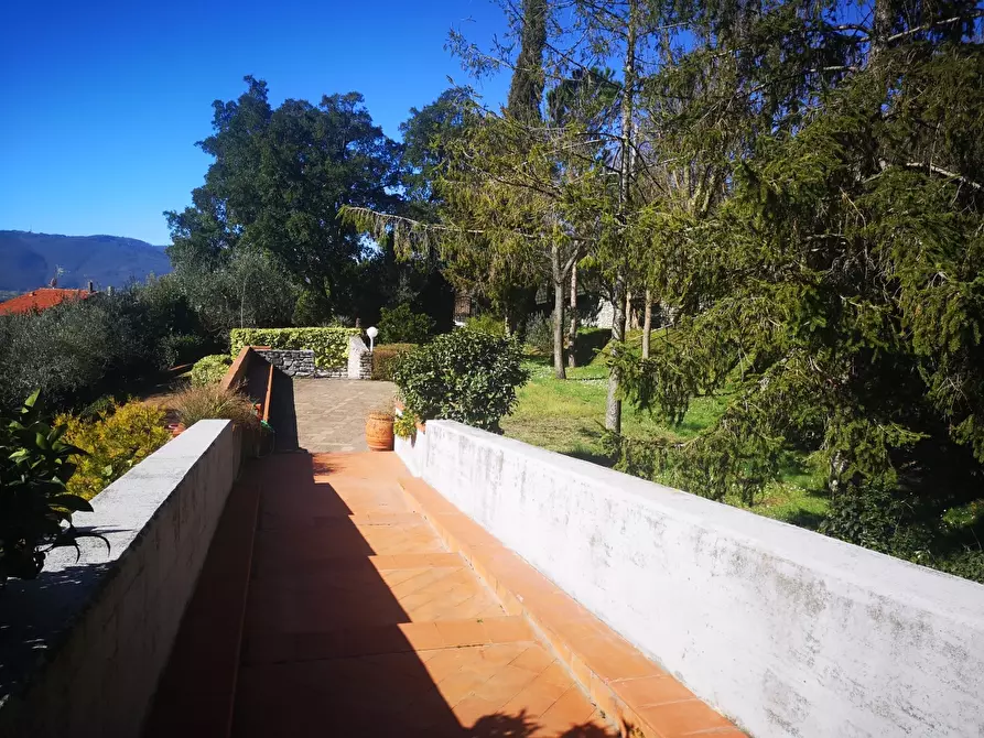 Immagine 8 di Villa in vendita  a Castelnuovo Magra