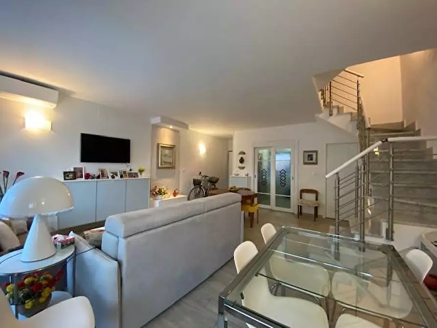 Immagine 11 di Terratetto in vendita  a Ameglia