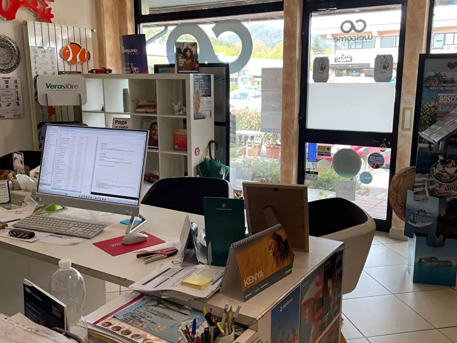 Immagine 1 di Locale commerciale in vendita  a Castelnuovo Magra