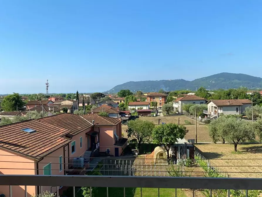 Immagine 15 di Appartamento in vendita  a Castelnuovo Magra