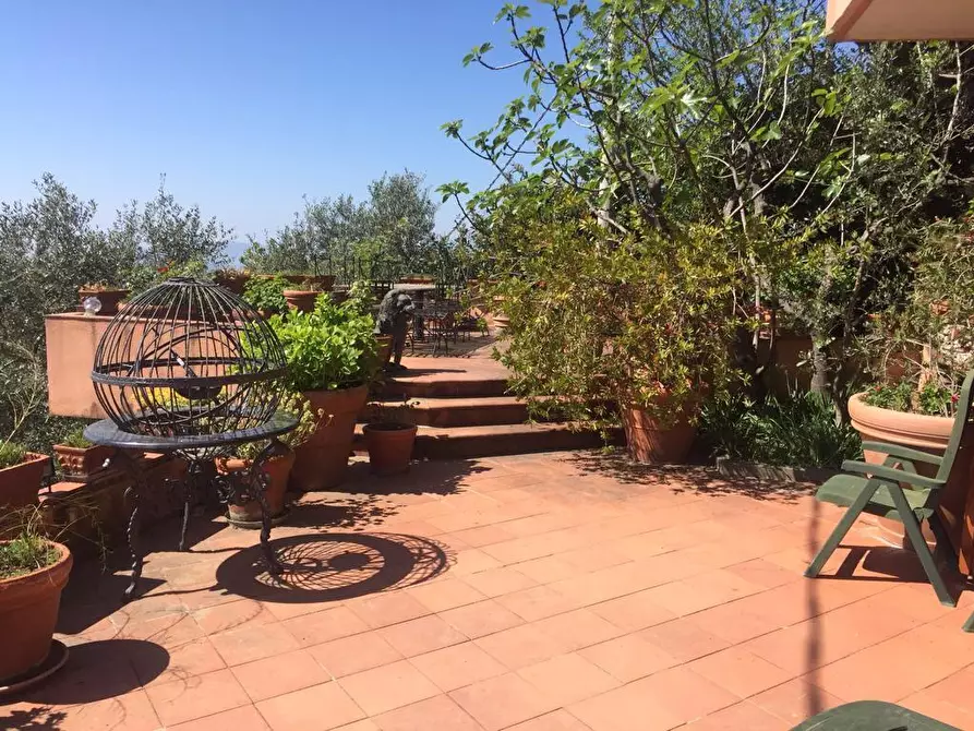 Immagine 2 di Villa in vendita  a Fosdinovo