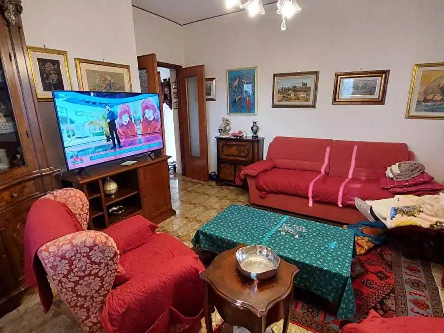 Immagine 2 di Appartamento in vendita  a Carrara