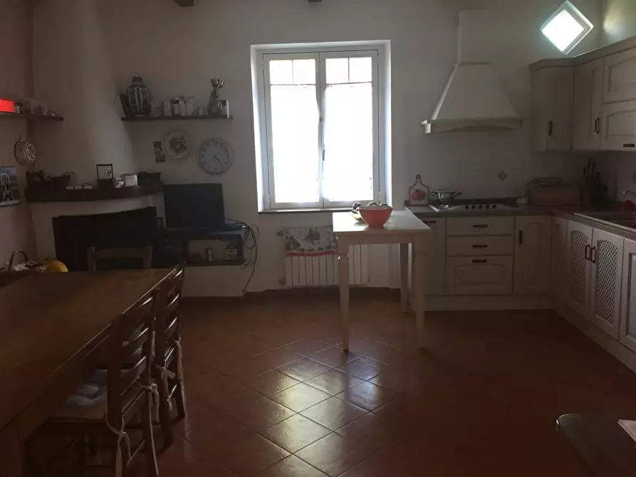 Immagine 25 di Villa in vendita  a Castelnuovo Magra