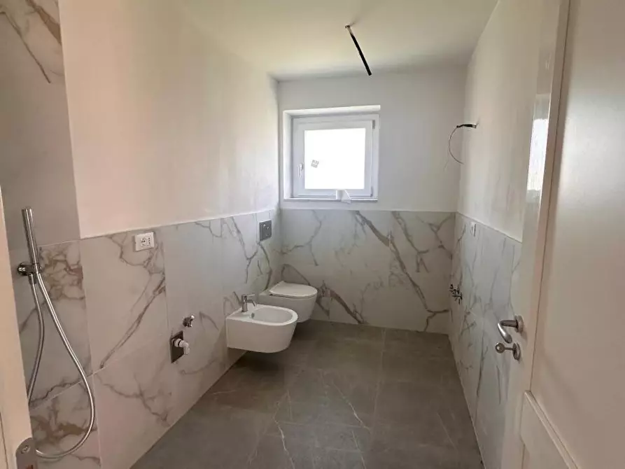 Immagine 5 di Casa semindipendente in vendita  a Ameglia
