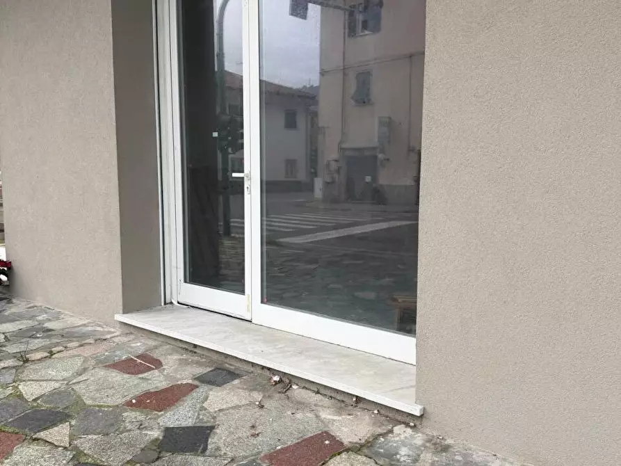 Immagine 1 di Locale commerciale in vendita  a Ortonovo