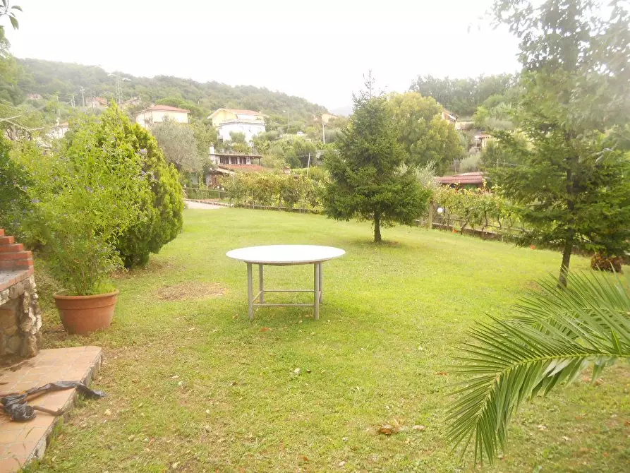 Immagine 14 di Villa in vendita  a Castelnuovo Magra