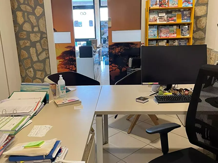 Immagine 7 di Locale commerciale in vendita  a Castelnuovo Magra