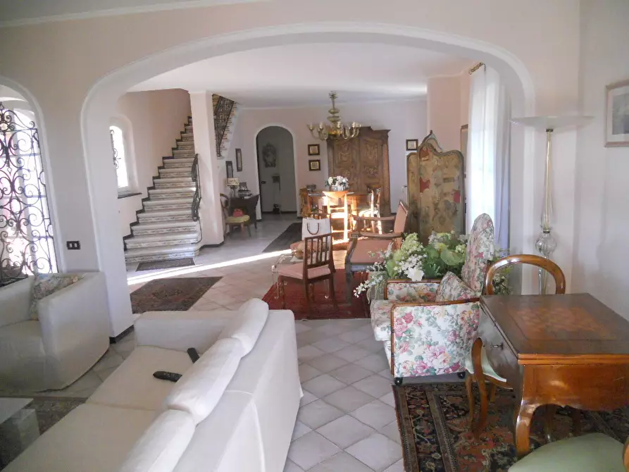 Immagine 25 di Villa in vendita  a Castelnuovo Magra