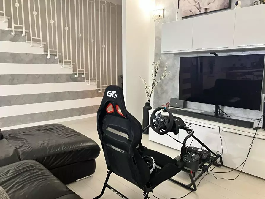 Immagine 11 di Villa in vendita  a Sarzana