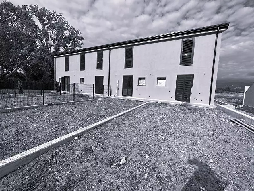 Immagine 3 di Casa semindipendente in vendita  a Ameglia