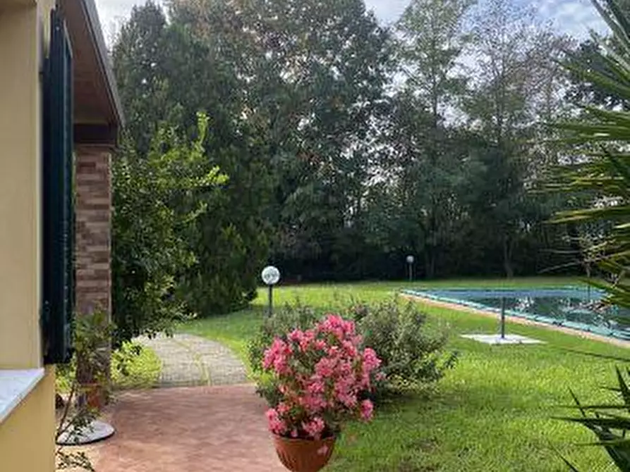 Immagine 6 di Casa indipendente in vendita  a Castelnuovo Magra