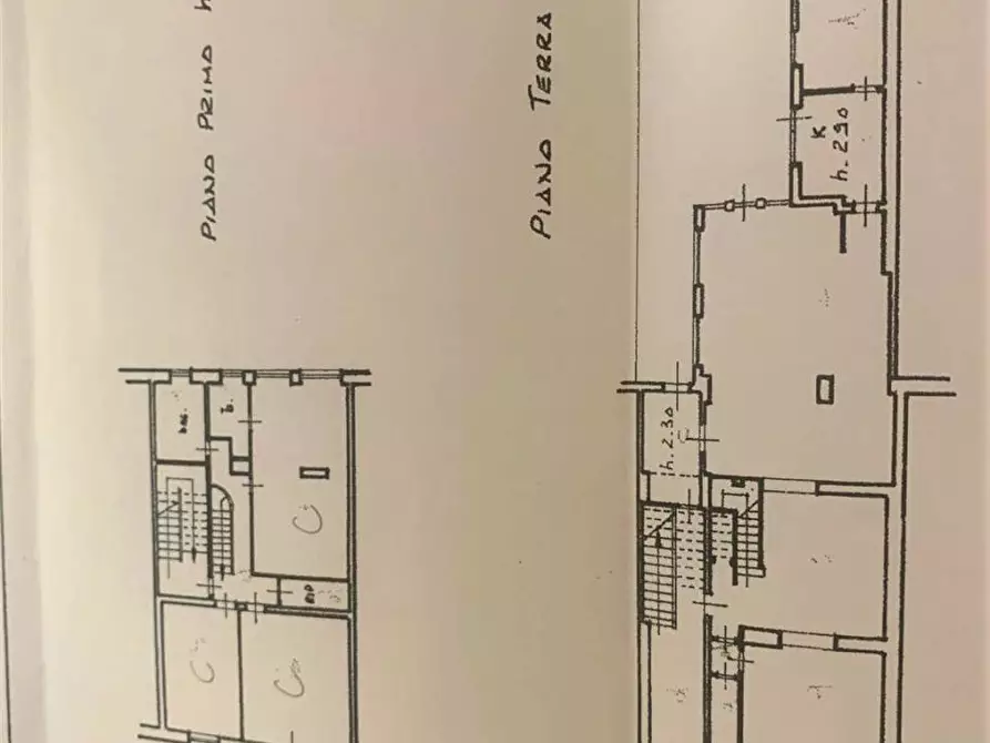 Immagine 19 di Villa in vendita  a Carrara