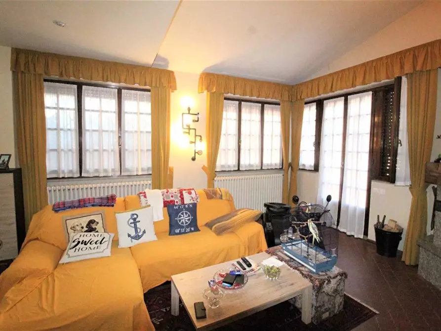 Immagine 18 di Villa in vendita  a Carrara