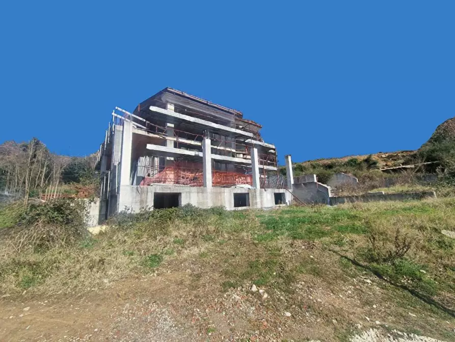 Immagine 1 di Casa indipendente in vendita  a Ortonovo