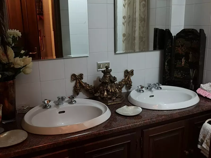 Immagine 28 di Villa in vendita  a Castelnuovo Magra