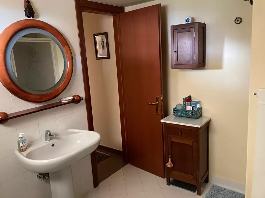 Immagine 4 di Casa indipendente in vendita  a Castelnuovo Magra