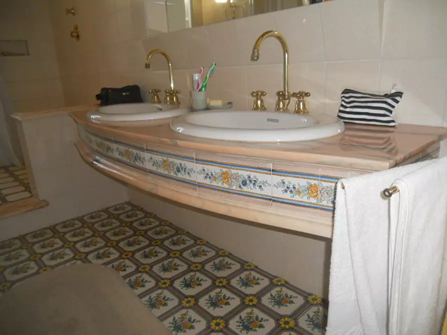 Immagine 36 di Villa in vendita  a Castelnuovo Magra