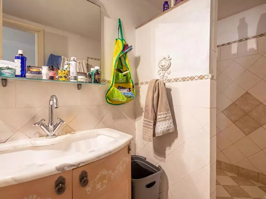 Immagine 17 di Villa in vendita  a Massa