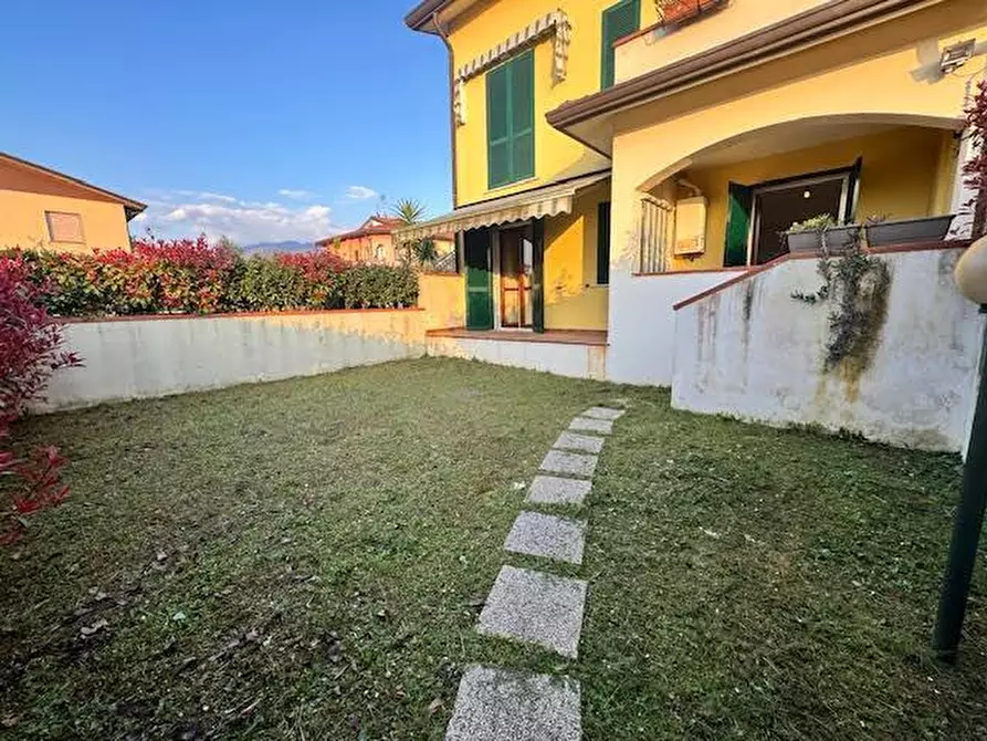 Immagine 3 di Appartamento in vendita  a Ortonovo