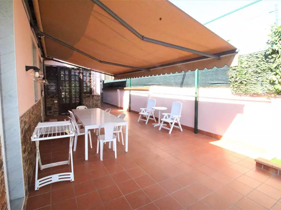 Immagine 9 di Villa in vendita  a Carrara