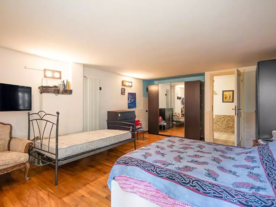 Immagine 22 di Villa in vendita  a Massa